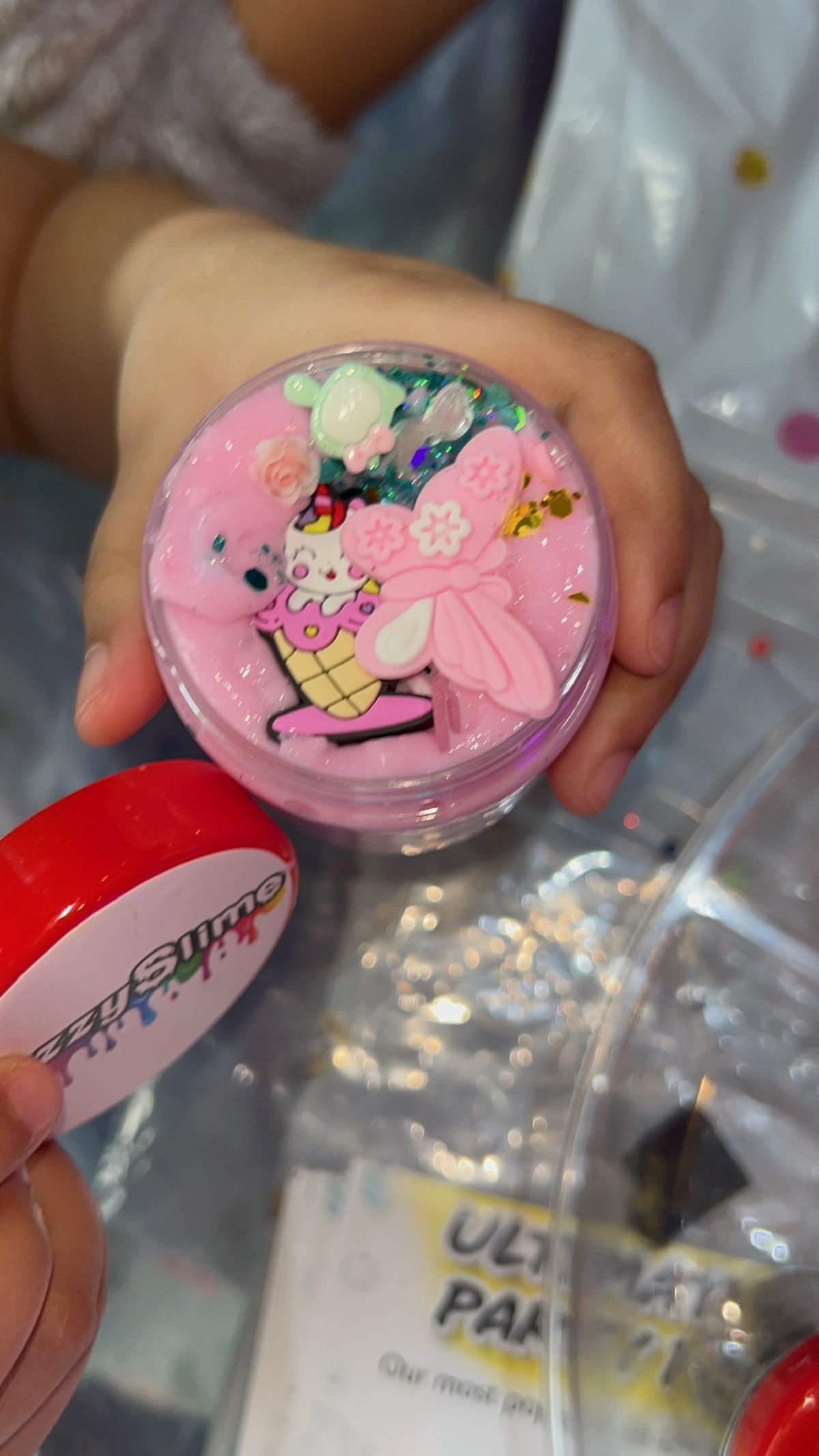 A real moment of slime-making fun at a Jazzy Slime party (11)