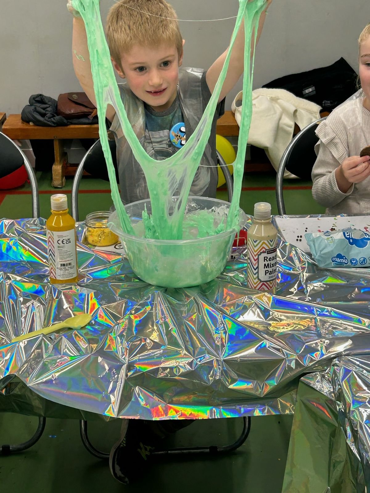 A real moment of slime-making fun at a Jazzy Slime party (24)
