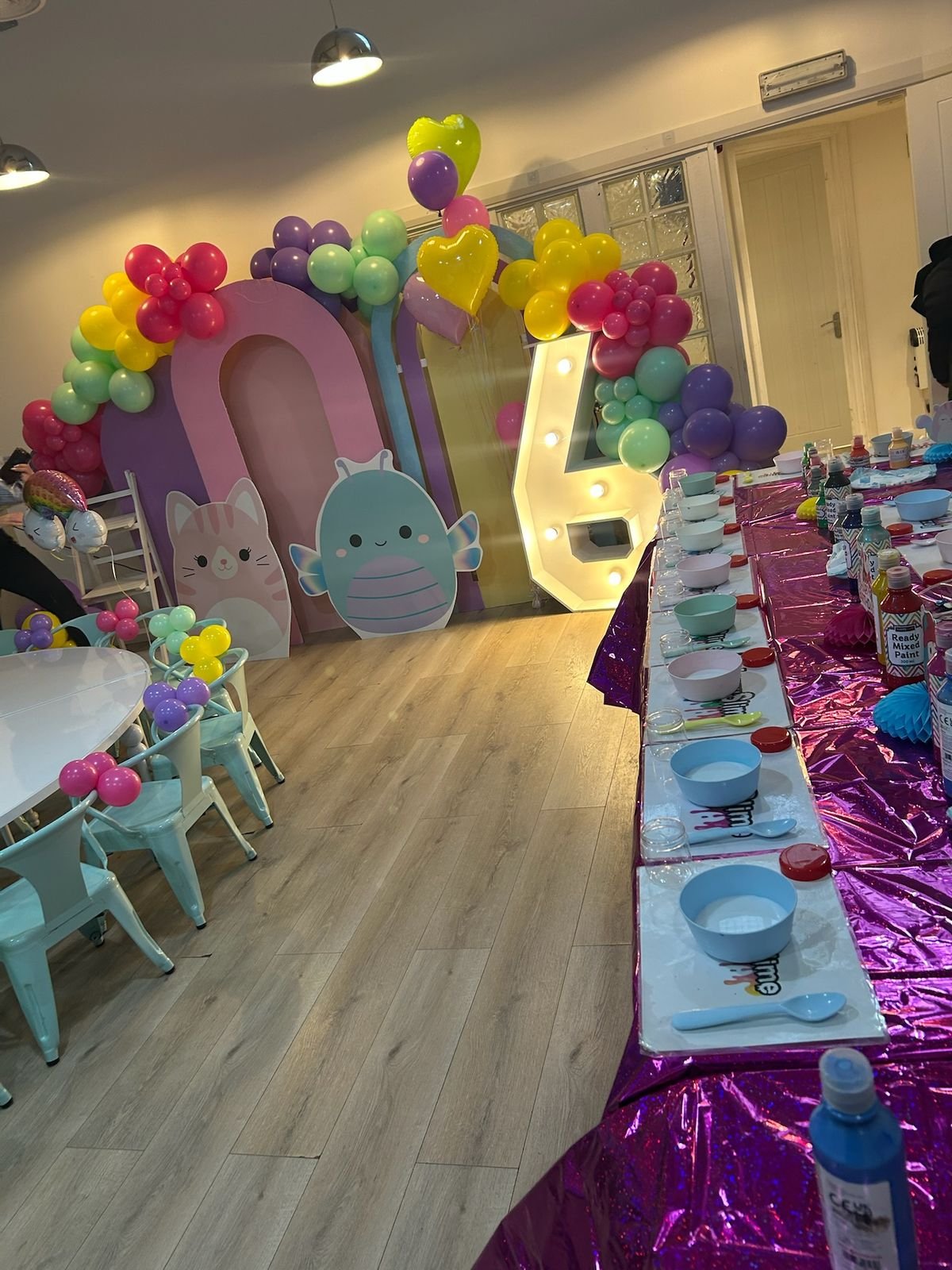 A premium Jazzy Slime party venue with a balloon arch