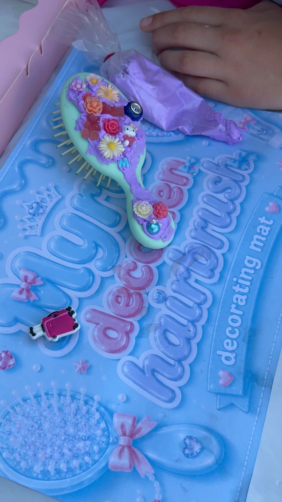 A mini hairbrush decoden activity station mat